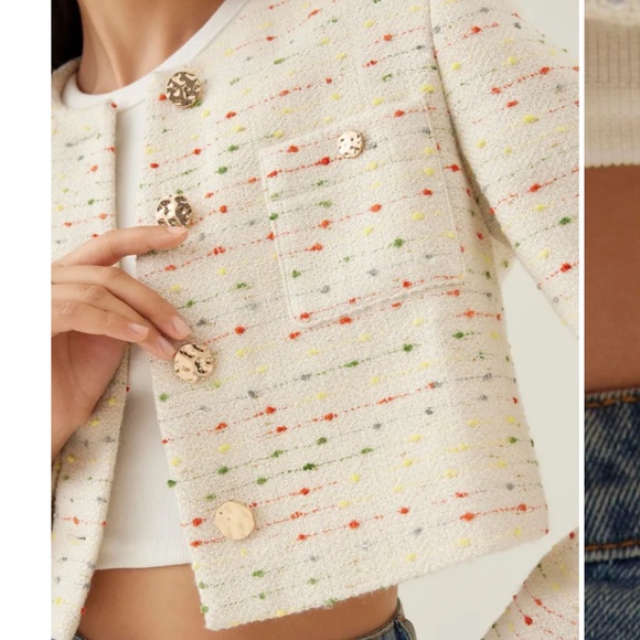 LUXURIOUS Cream Tweed Crop Jacket With Colorful Details And Gold Buttons NWT - Picture 3 of 7